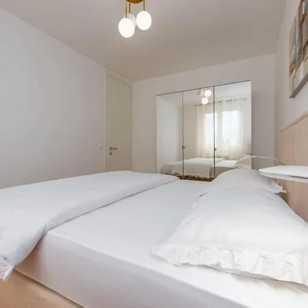 Modern And Comfortable In Apartman *